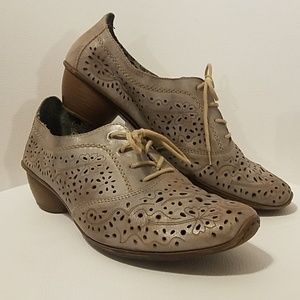 Adorable Gray Leather Loafers